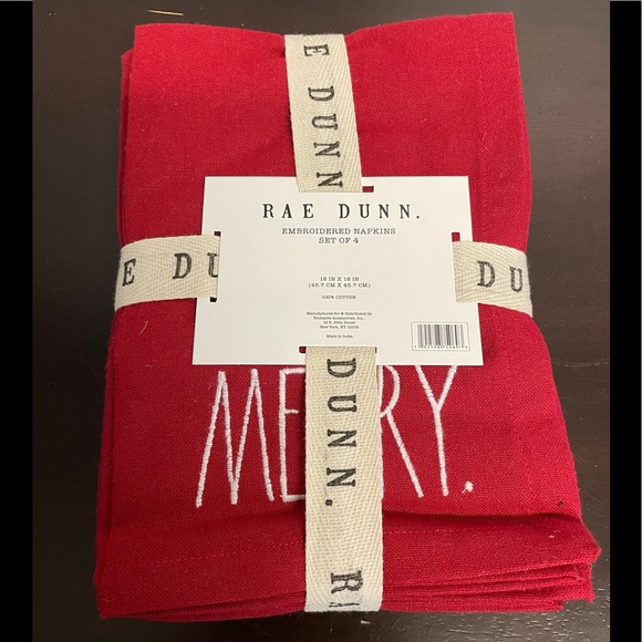 NWT Rae Dunn Set of 4 Embroidered Napkins MERRY NOEL HO HO HO PEACE